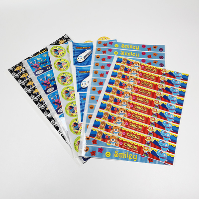 สติ๊กเกอร์ไดคัทแบบกำหนดเองเคลือบเงา CMYK BOPP Film ฉลากกาวการ์ตูน